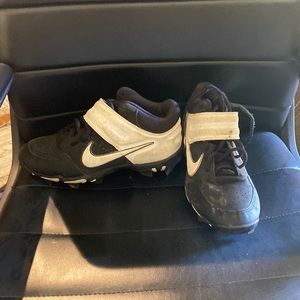 Men and boys athletic shoes and sneakers. Size 6-9 Nike.